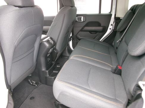 Used 2025 Jeep Wrangler Unlimited Sahara w/ Safety Group AWD/4WD image 9