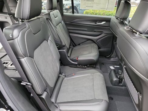 New 2025 Jeep Grand Cherokee L Altitude image 16