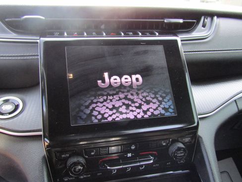 Used 2023 Jeep Grand Cherokee Altitude AWD/4WD image 16