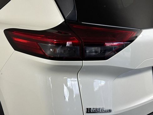 Used 2023 Nissan Rogue SV image 36