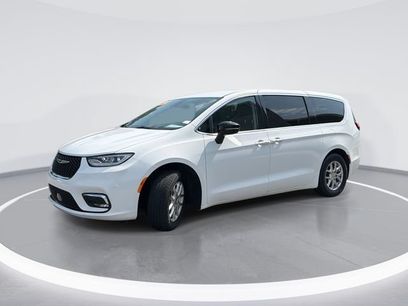 Used 2024 Chrysler Pacifica Touring-L