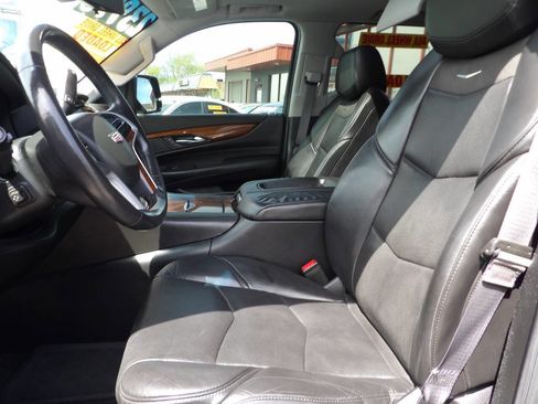 Used 2017 Cadillac Escalade Premium Luxury AWD/4WD image 8