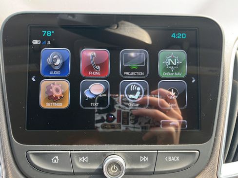 Used 2017 Chevrolet Malibu LT FWD image 15
