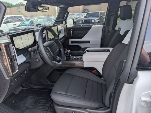 Used 2025 GMC Hummer EV 3X AWD/4WD image 14