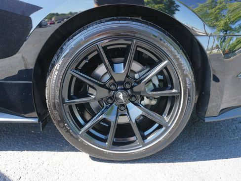 Used 2017 Ford Mustang GT Premium w/ Black Accent Package RWD image 32