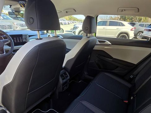 New 2026 Volkswagen Taos SE AWD/4WD image 25