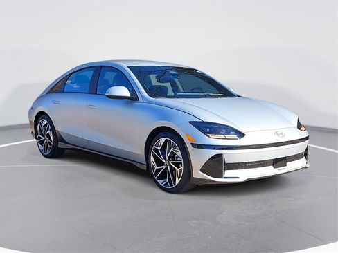 New 2025 Hyundai Ioniq 6 SEL image 3
