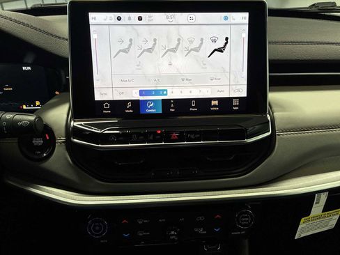 New 2026 Jeep Compass Limited AWD/4WD image 17