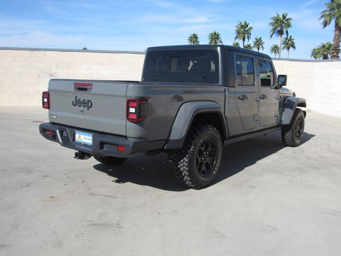 Used 2021 Jeep Gladiator Willys image 5