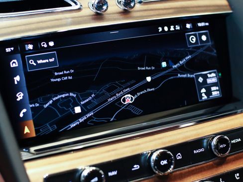 New 2025 Bentley Bentayga image 35