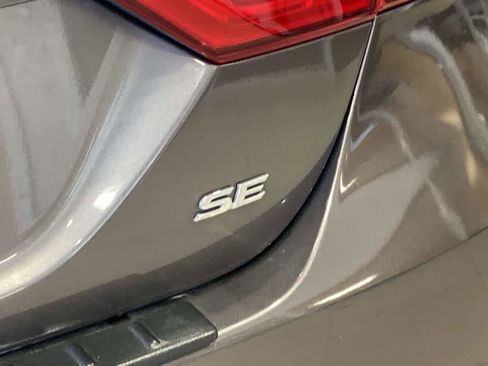 Certified 2020 Toyota Camry SE w/ Convenience Package FWD image 11