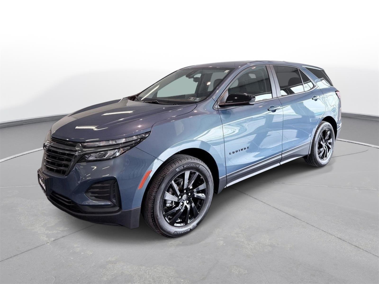 Used 2024 Chevrolet Equinox LS w/ LS Convenience Package AWD/4WD image 2