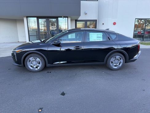 New 2025 Kia K4 LX image 2