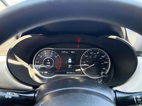 Used 2020 Nissan Versa SV FWD image 15