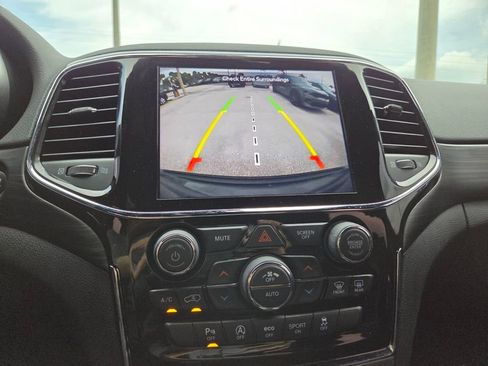 Used 2022 Jeep Grand Cherokee Laredo X RWD image 30