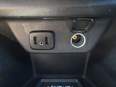 Used 2023 Chevrolet Traverse LT FWD image 26