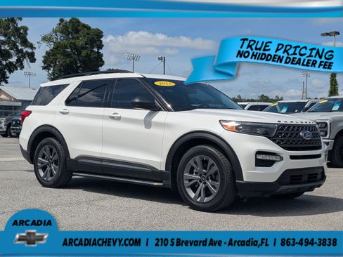 Used 2023 Ford Explorer XLT w/ Equipment Group 202A RWD image 2
