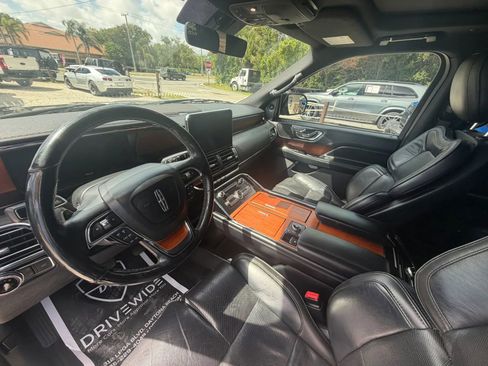 Used 2018 Lincoln Navigator Select RWD image 9