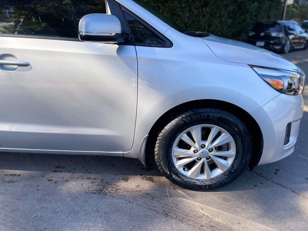 Used 2017 Kia Sedona L FWD image 2
