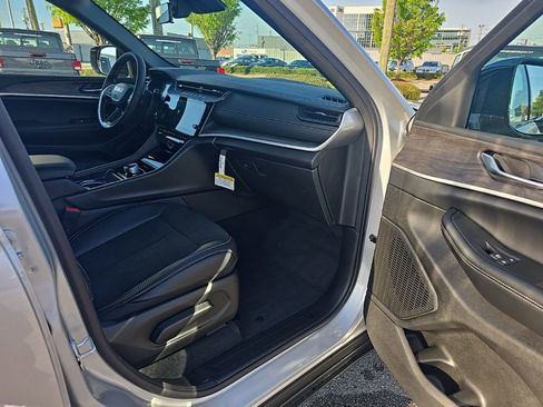 New 2026 Jeep Grand Cherokee Altitude RWD image 19