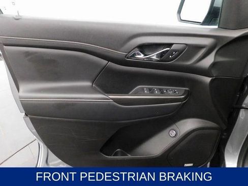 Used 2023 GMC Acadia SLT image 30