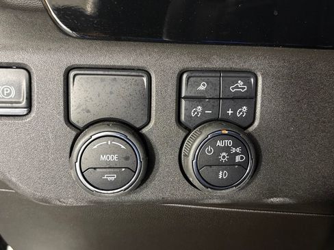 Used 2025 Chevrolet Silverado 1500 LTZ RWD image 27