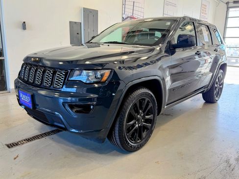 Used 2017 Jeep Grand Cherokee Altitude image 6