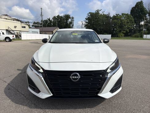 Used 2025 Nissan Altima 2.5 SV FWD image 11