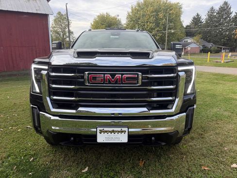 Used 2024 GMC Sierra 2500 SLE w/ SLE Convenience Package image 4
