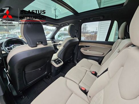 Used 2025 Volvo XC90 B6 Plus image 19