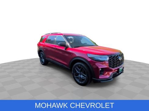 Used 2025 Ford Explorer ST-Line w/ ST-Line Street Pack AWD/4WD image 2