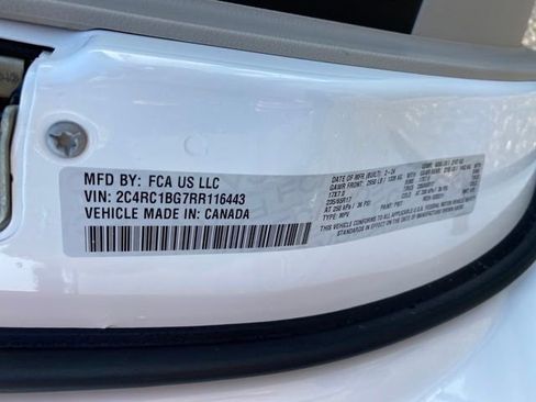 Used 2024 Chrysler Pacifica Touring-L image 26