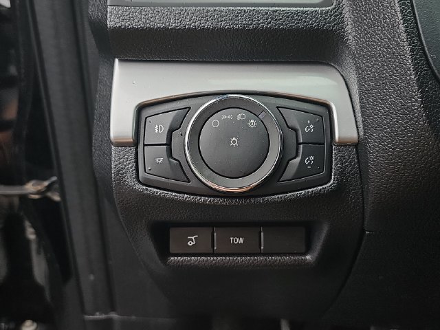 Used 2017 Ford Explorer XLT w/ Equipment Group 202A AWD/4WD image 32