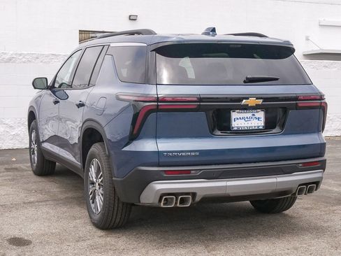 New 2026 Chevrolet Traverse LT w/ Driver Confidence Package FWD image 7