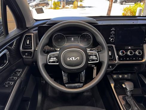 Used 2023 Kia Sorento LX AWD/4WD image 15