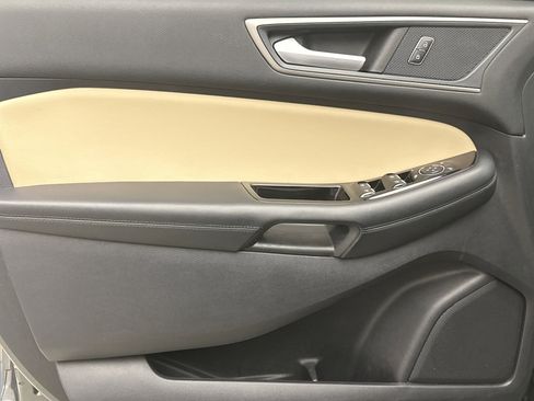 Used 2020 Ford Edge SEL w/ Convenience Package image 9