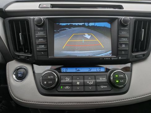 Used 2018 Toyota RAV4 XLE FWD image 10
