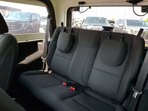 Used 2018 Jeep Wrangler Sport AWD/4WD image 10