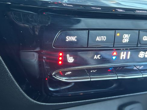 Used 2024 Buick Encore GX Avenir w/ Avenir Convenience Package image 23