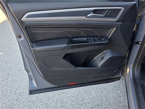 Used 2020 Volkswagen Atlas Cross Sport SEL image 33