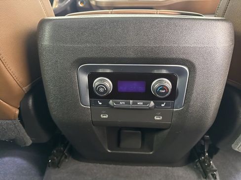 Used 2021 Chevrolet Tahoe High Country w/ Premium Package image 21