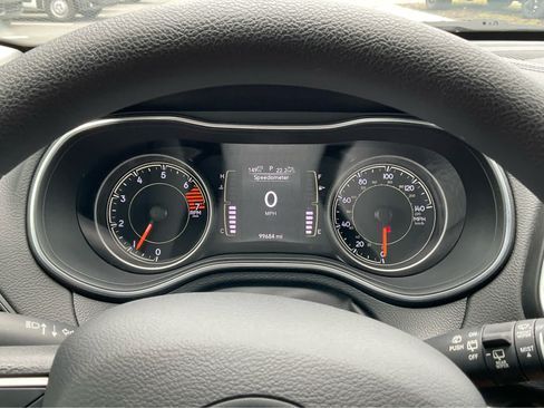 Used 2019 Jeep Cherokee Latitude w/ Popular Appearance Group FWD image 16