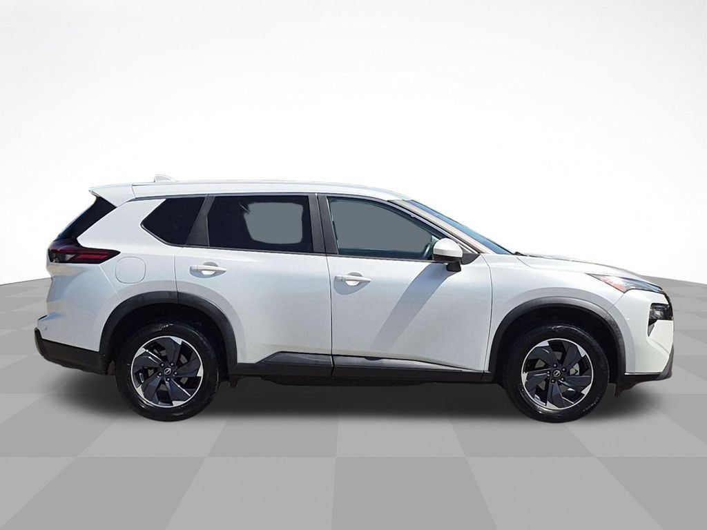 Certified 2024 Nissan Rogue SV FWD image 4