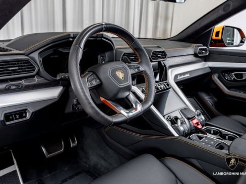 Used 2022 Lamborghini Urus image 26