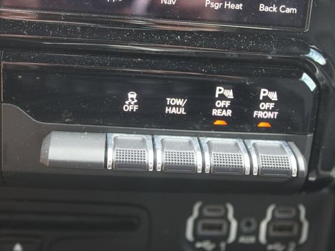 Used 2019 RAM 1500 Laramie w/ Sport Appearance Package AWD/4WD image 34
