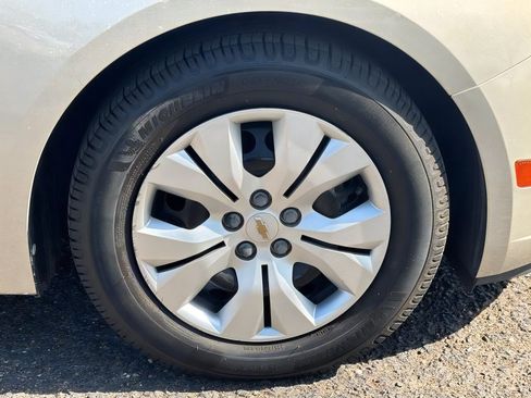 Used 2013 Chevrolet Cruze LS FWD image 10