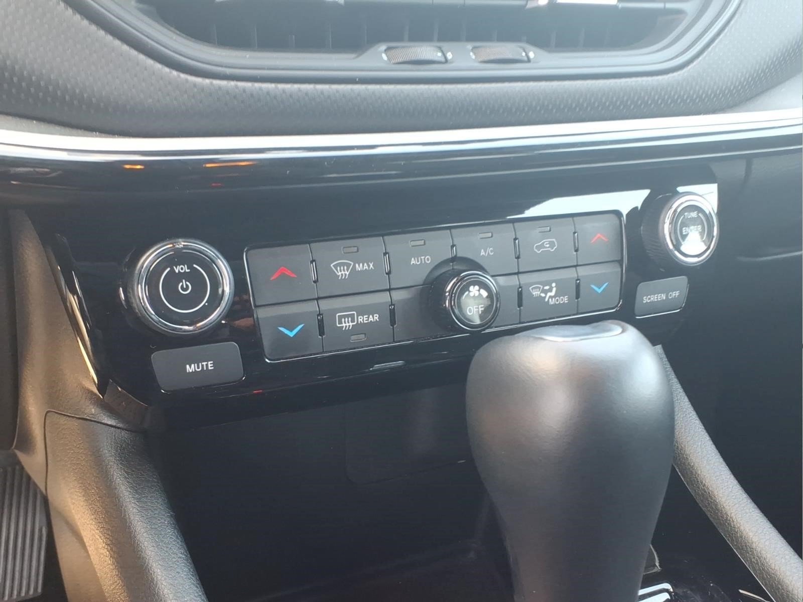 Used 2025 Jeep Compass Trailhawk AWD/4WD image 17