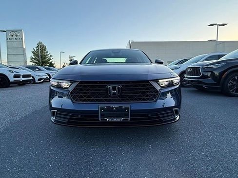 Used 2023 Honda Accord Touring image 3