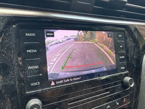 Used 2022 Volkswagen Passat 2.0T FWD image 18