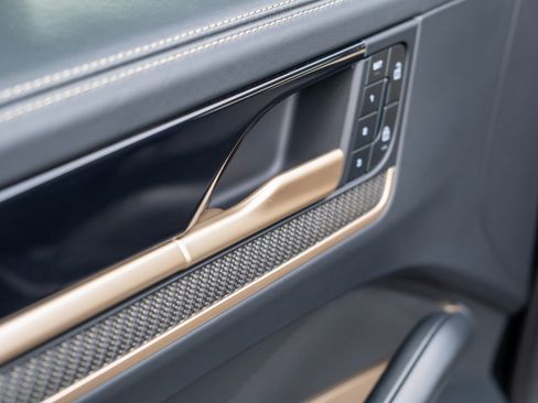 Certified 2025 Porsche Cayenne S image 17